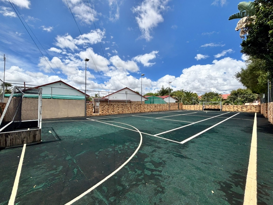 5 Bedroom Property for Sale in Flamwood North West